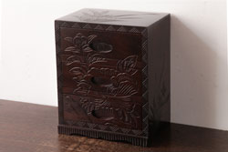 中古　伝統工芸　日光彫り　牡丹・菖蒲　どこか素朴さを感じる小引き出し(小物収納)