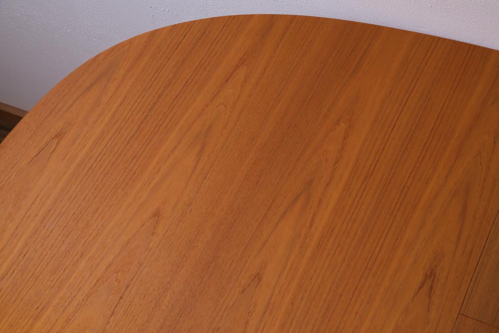 G-PLAN(ジープラン)　北欧家具　チーク材　珍しいデザインのエクステンションテーブル