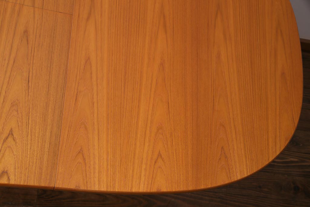 G-PLAN(ジープラン)　北欧家具　チーク材　珍しいデザインのエクステンションテーブル