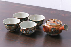 和製アンティーク　九谷焼　九谷庄三　色絵　牡丹と僧侶　茶器セット(急須、湯冷まし、湯呑み)