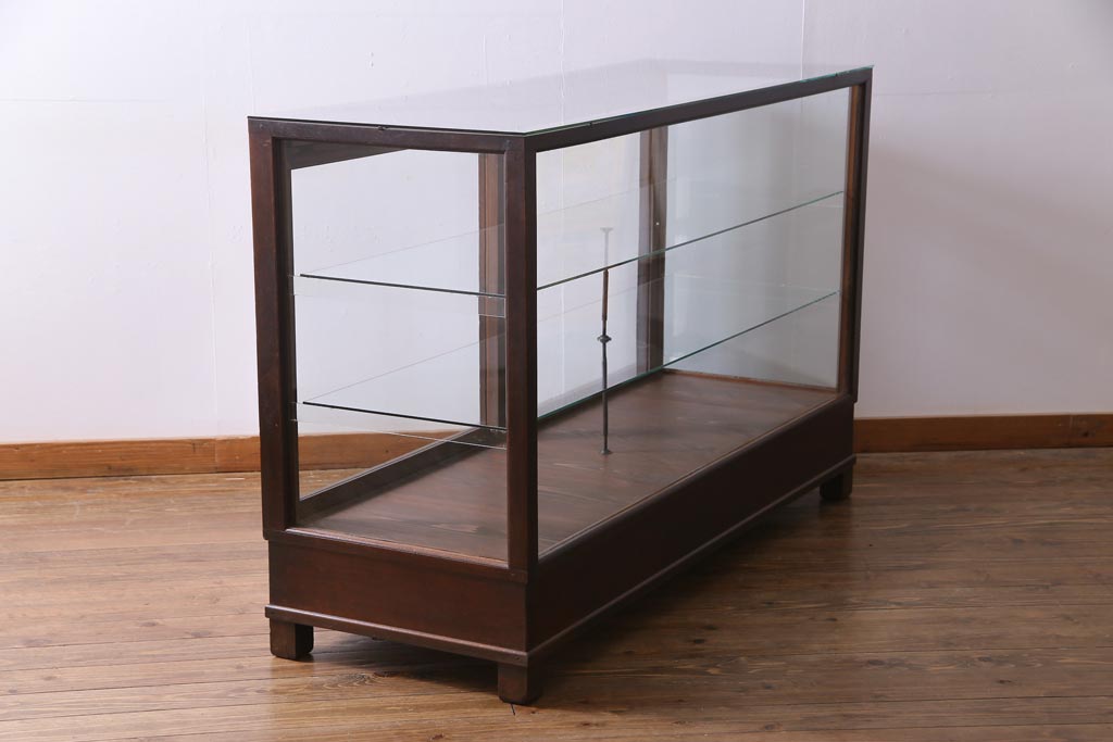 レトロ家具　昭和レトロ　ナラ材　どっしりとした佇まいの大型ガラスケース(ショーケース、陳列棚、飾り棚)