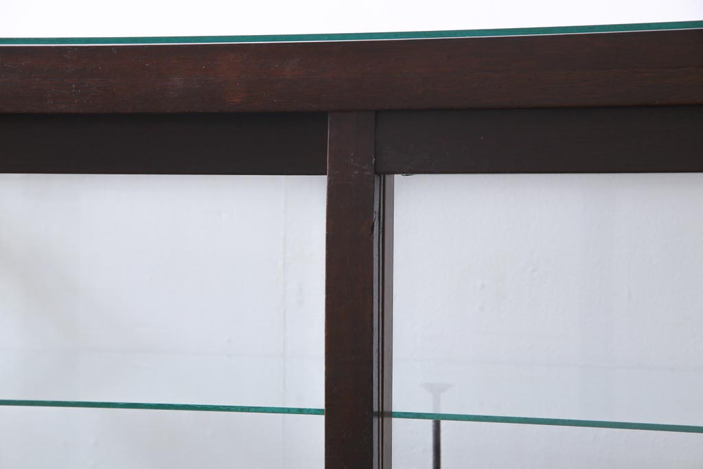 レトロ家具　昭和レトロ　ナラ材　どっしりとした佇まいの大型ガラスケース(ショーケース、陳列棚、飾り棚)