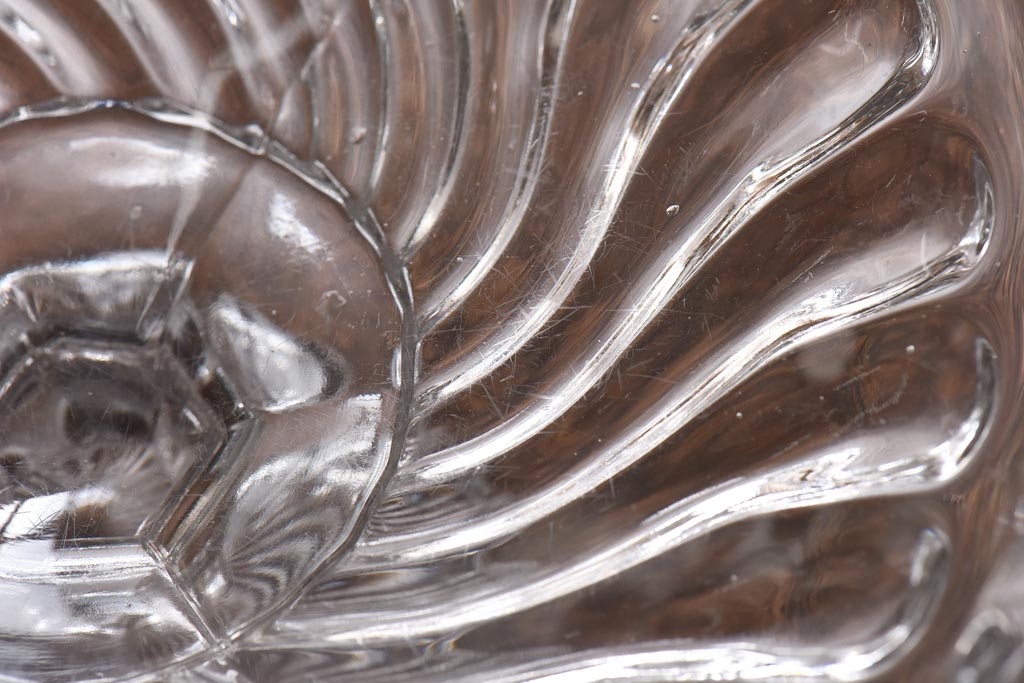 アンティーク雑貨　イギリスビンテージ　波のようなデザインがおしゃれなガラスコンポート(プレスガラス)