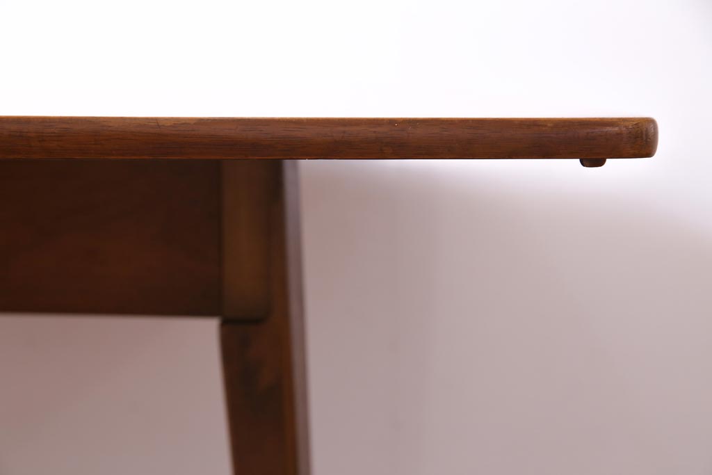 ビンテージ　北欧家具　チーク材　スタイリッシュなデザインが魅力的なバタフライテーブル(ダイニングテーブル、エクステンションテーブル)