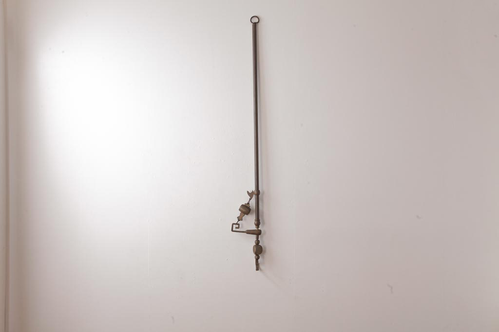 アンティーク雑貨　昭和初期　真鍮製　飾りが趣きある中通し式自在鉤(じざいかぎ)