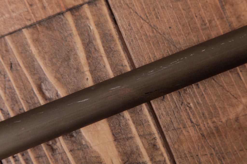 アンティーク雑貨　昭和初期　真鍮製　飾りが趣きある中通し式自在鉤(じざいかぎ)