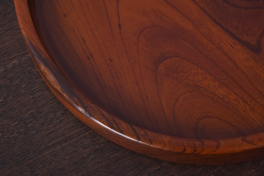 昭和レトロ　ケヤキ材　木目と艶が美しい品のある刳り貫き盆(丸盆)