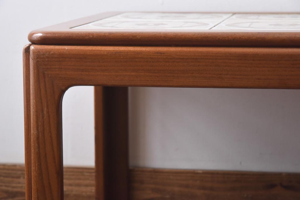 北欧ビンテージ　G-PLAN(ジープラン)　チーク材　レトロ家具と相性の良いタイルトップのセンターテーブル(コーヒーテーブル)