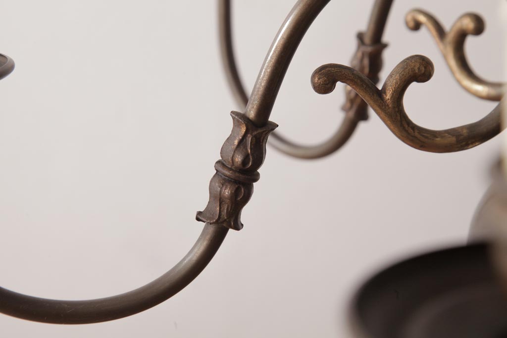 ヨーロッパアンティーク　ベルギー　青銅製　装飾を抑えた作りのシックなシャンデリア(6灯、天井照明、吊り下げ照明)