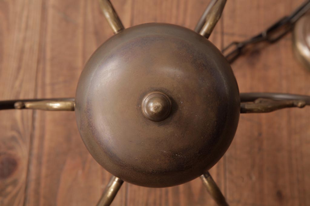 ヨーロッパアンティーク　ベルギー　青銅製　装飾を抑えた作りのシックなシャンデリア(6灯、天井照明、吊り下げ照明)