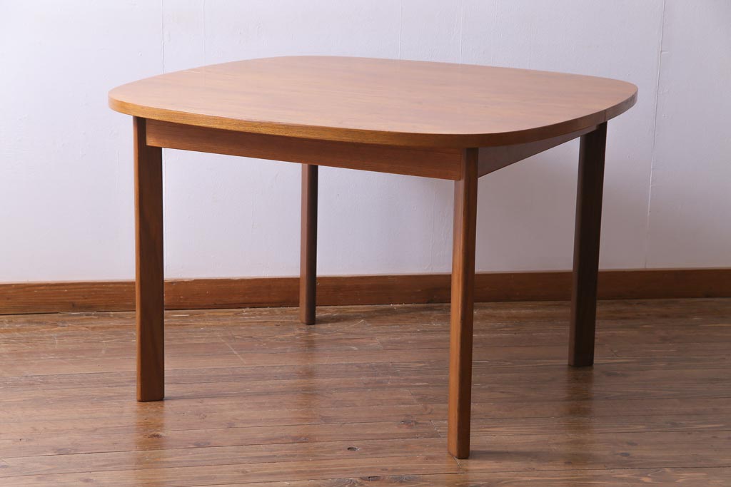 ヴィンテージ家具　北欧ビンテージ　G-PLAN(ジープラン)　角丸型エクステンションテーブル(ダイニングテーブル)