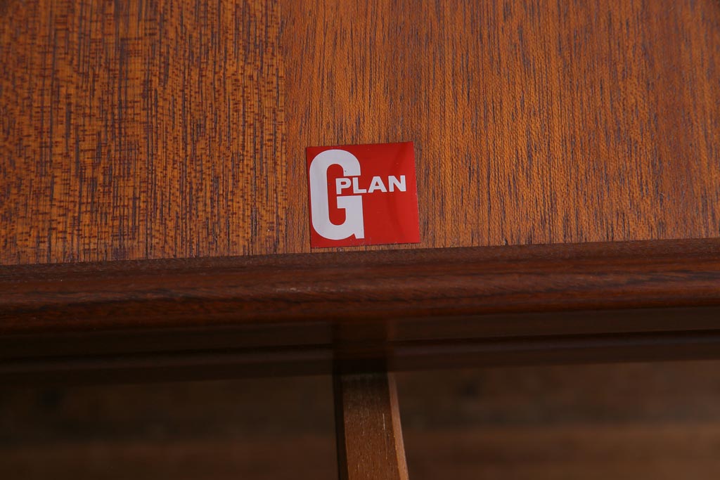 ヴィンテージ家具　北欧ビンテージ　G-PLAN(ジープラン) 板目の天板が印象的なエクステンションテーブル(ラウンドテーブル、ダイニングテーブル)