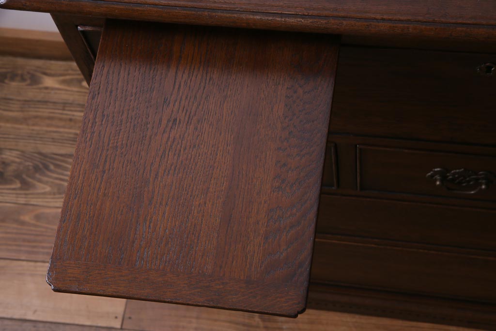 ヴィンテージ家具　イギリスビンテージ　オーク材　すっきりとしたつくりのチェスト型ライティングビューロー