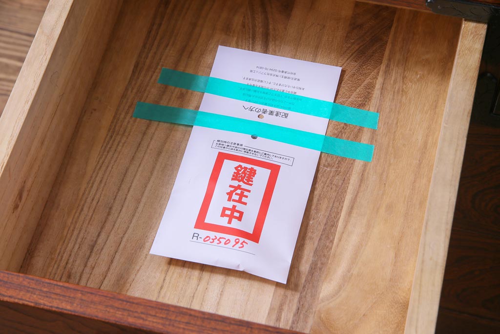 中古　伝統民芸家具　岩谷堂箪笥　菊幸　華やかな意匠の四尺整理箪笥(衣装箪笥、整理タンス)(定価約42万円)