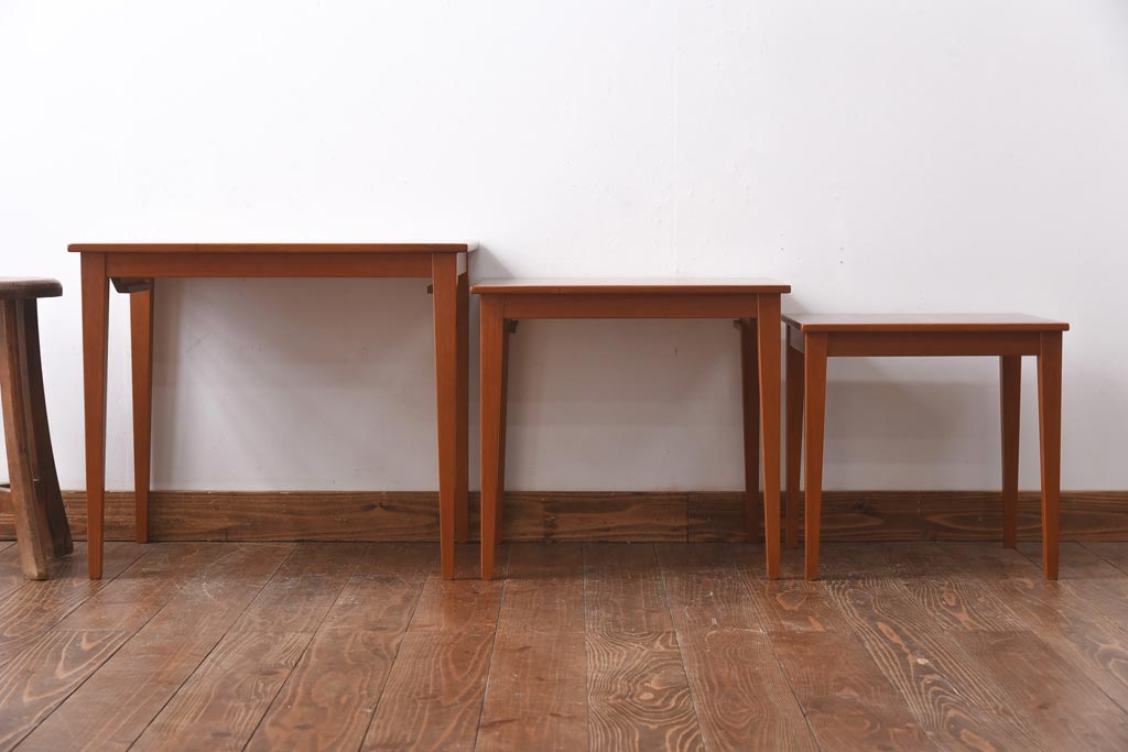 ヴィンテージ家具　北欧ビンテージ　チーク材　ナチュラルモダンなネストテーブル(サイドテーブル、カフェテーブル)