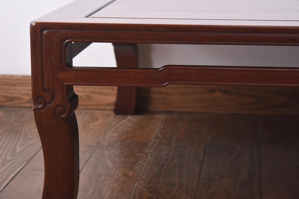アンティーク家具　古民具　カリン材　漆塗り　脚の意匠が魅力的な座卓(ローテーブル、センターテーブル、花梨材)