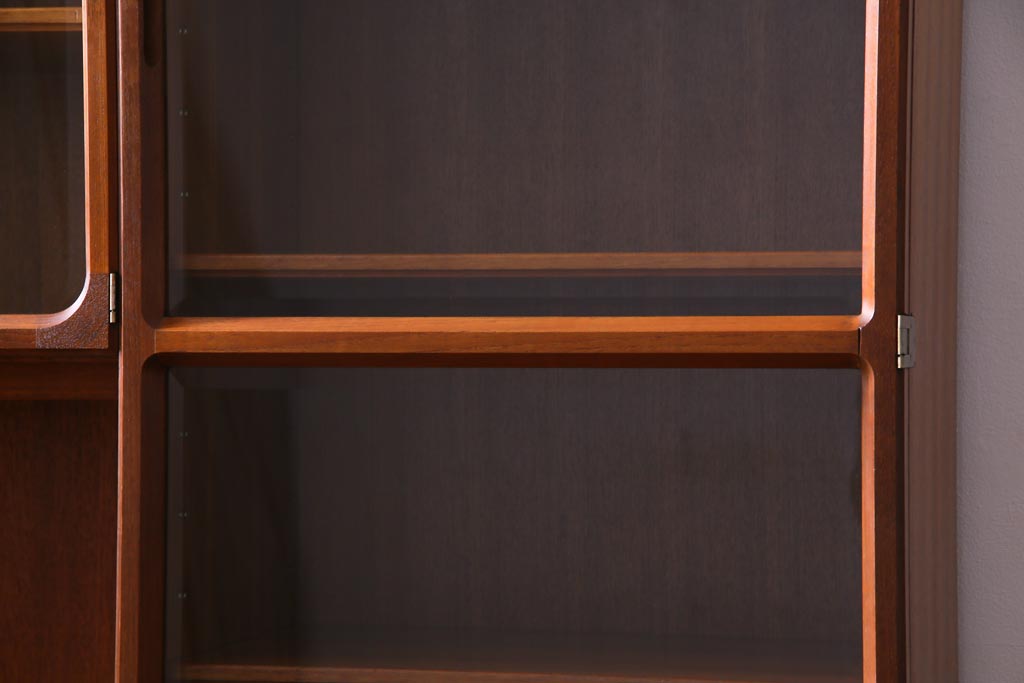 ヴィンテージ家具　ビンテージ　日田工芸　絶版品　チーク材　シンプルモダンな北欧風のキャビネット(飾り棚、リビングボード)