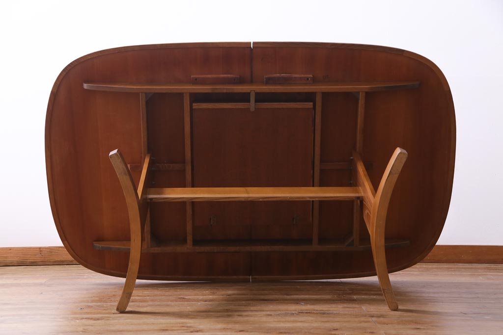 G-PLAN(ジープラン) 北欧家具　シンプルながらも個性が光るオーク材製のエクステンションテーブル
