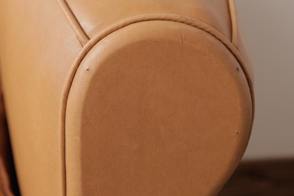 ヴィンテージ家具　フランスビンテージ　キャメル色がおしゃれなシングルソファ(1人掛けソファ)