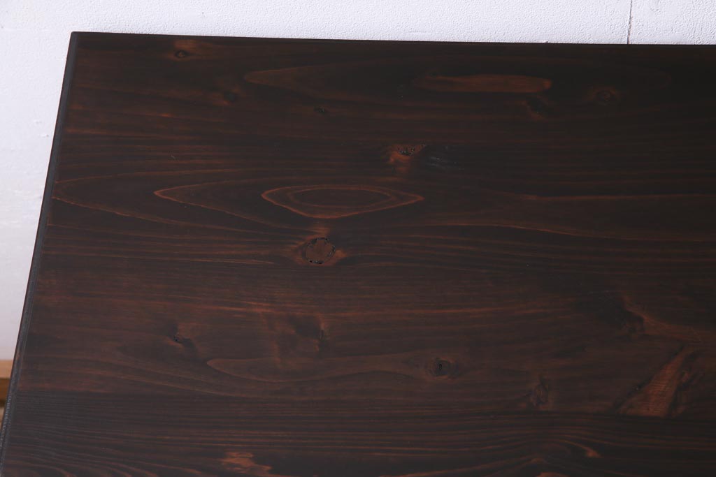 リメイク　シンガー社(SINGER)　天板ヒノキ材　お洒落な雰囲気醸し出す鉄脚ミシンテーブル(シンガーミシン、サイドテーブル、カフェテーブル)