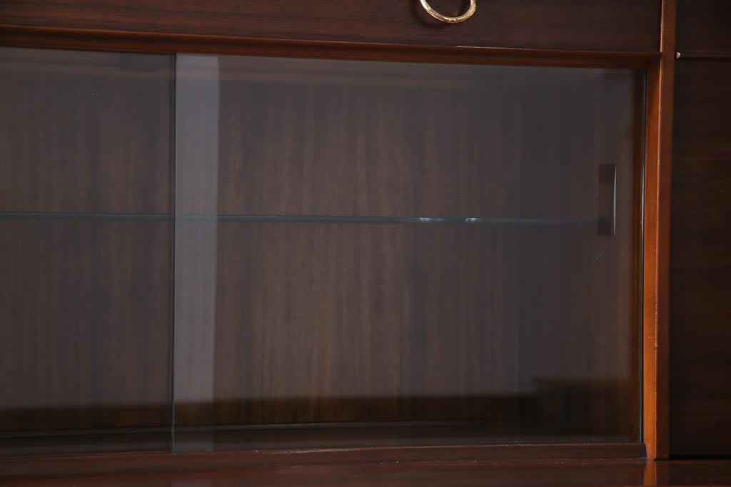 アンティーク家具　G-PLAN(ジープラン)　北欧スタイル　ガラス戸付きサイドボード(サイドキャビネット)