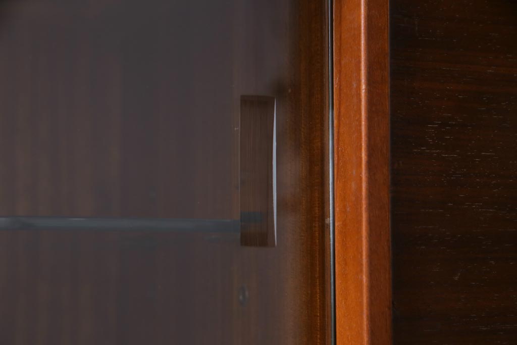 アンティーク家具　G-PLAN(ジープラン)　北欧スタイル　ガラス戸付きサイドボード(サイドキャビネット)