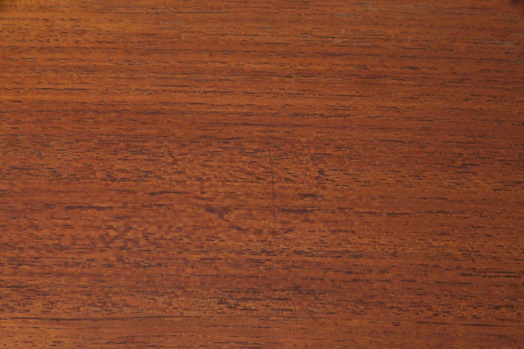 ヴィンテージ家具　北欧ビンテージ　ミッドセンチュリーな雰囲気漂うシンプルなガラス戸棚(キャビネット、本箱、収納棚)