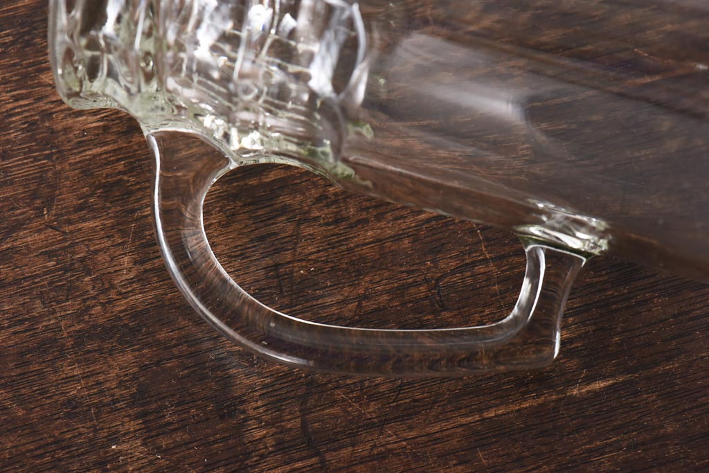アンティーク雑貨　イギリスビンテージ　シンプルかつ上品なデザインのガラスピッチャー(ジャグ、水差し)