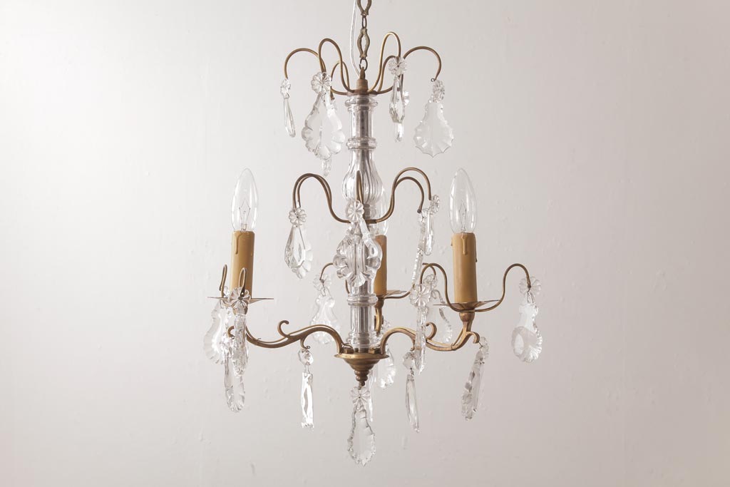 フランスアンティーク　キラキラとした輝きが美しいガラスドロップシャンデリア(3灯、天井照明、吊り下げ照明)