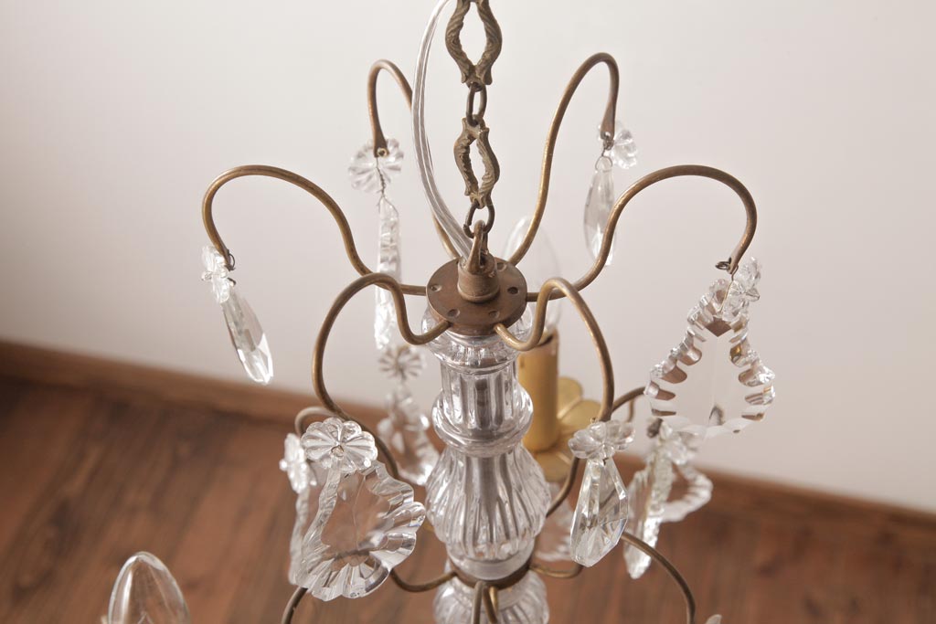 フランスアンティーク　キラキラとした輝きが美しいガラスドロップシャンデリア(3灯、天井照明、吊り下げ照明)