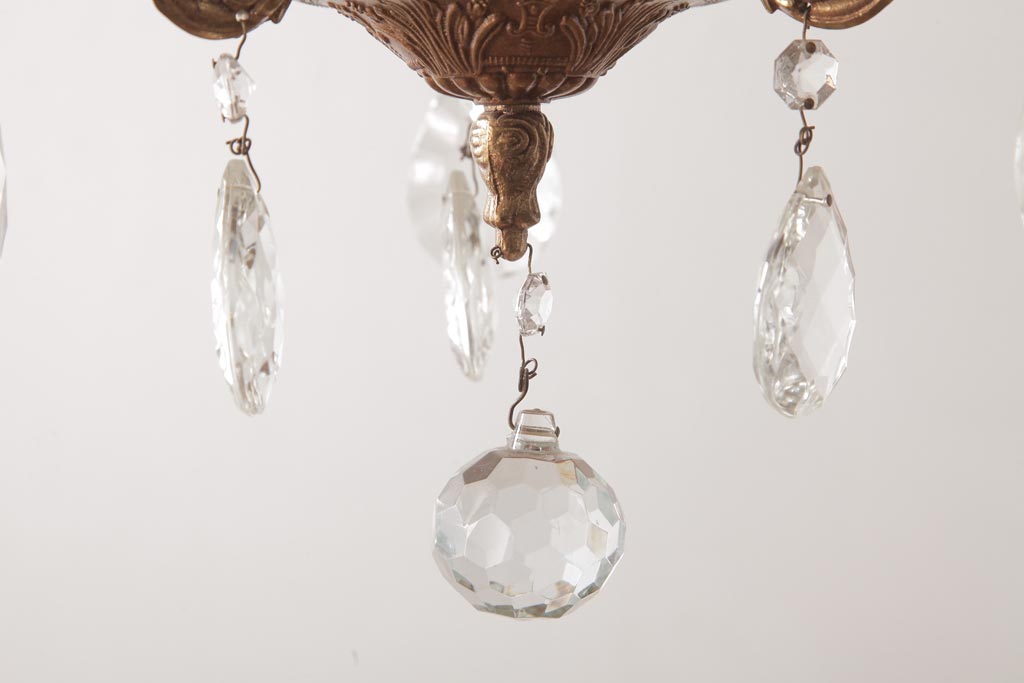 フランスビンテージ　透かし意匠が美しい!きめ細かい装飾のシャンデリア(3灯、天井照明、吊り下げ照明)