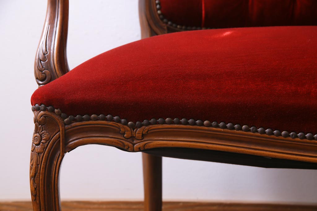 ヴィンテージ家具　フランスビンテージ　バーチ材　エレガントな存在感を放つセティ(ソファ、長椅子、ベンチ)