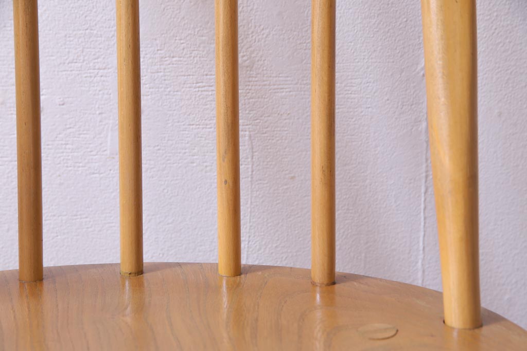 ヴィンテージ家具　イギリスビンテージ　ERCOL(アーコール)　ナチュラルな木味が魅力的なクエーカーチェア(椅子)(2)