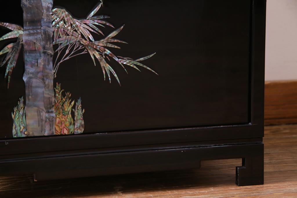 中古　民芸家具　竹と鳥　螺鈿の図柄が目を引く飾り棚(朝鮮棚)(定価約17万円)