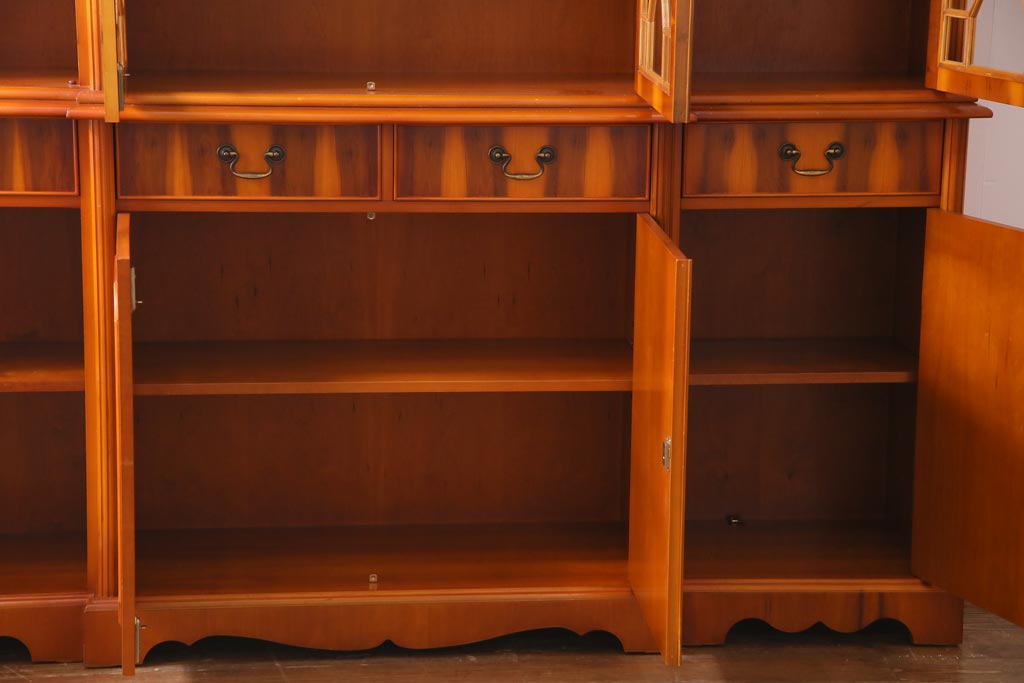 中古　イギリス輸入家具　エドワーディアン様式　存在感のある4枚扉のブックケース(キャビネット、飾り棚、本箱)