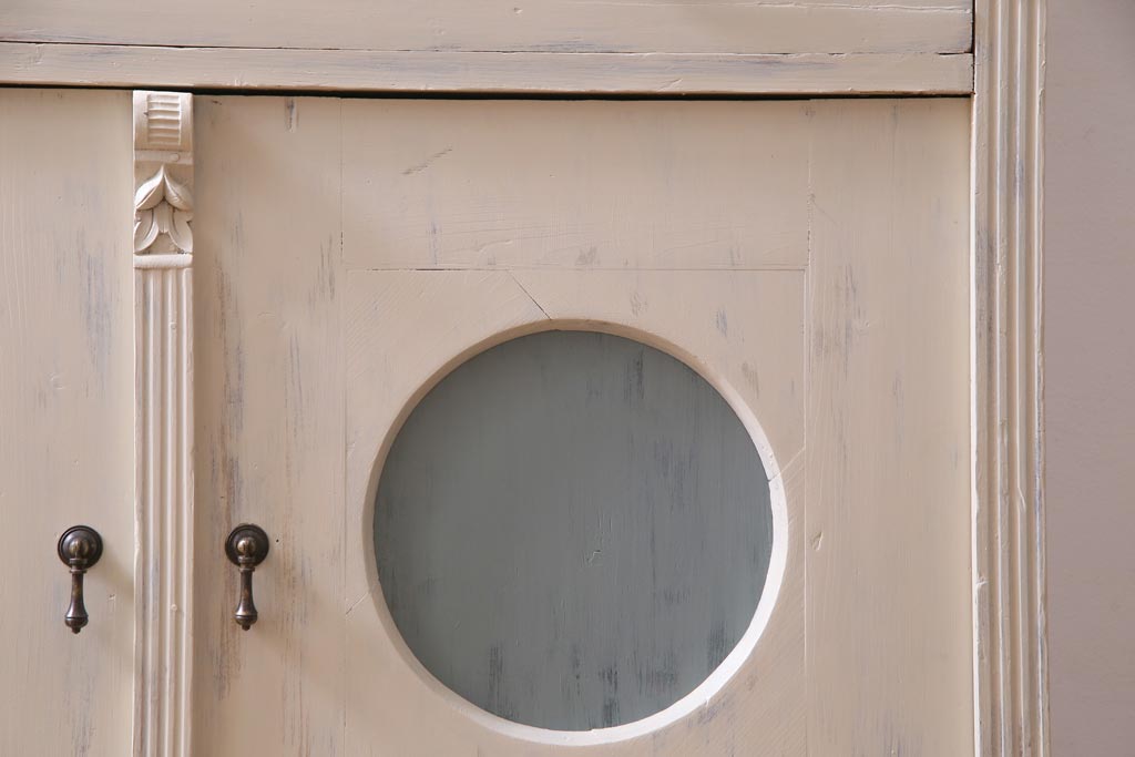 アンティーク家具　フランスアンティーク　扉が個性的なパイン材製のペイント食器棚(収納棚)