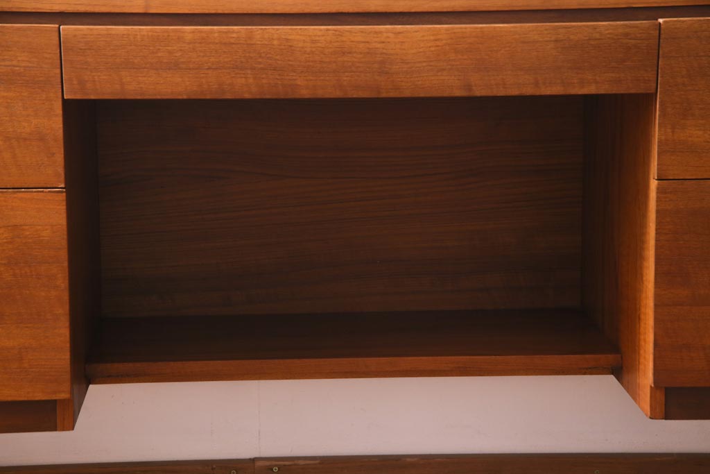 ヴィンテージ家具　北欧ビンテージ　チーク材　木のぬくもり感じるスクエアモチーフのワークデスク(両袖机、在宅ワーク、在宅用)