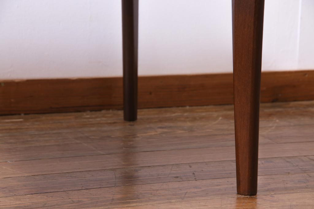 ヴィンテージ家具　北欧ビンテージ　デンマーク　TRIOH社　チーク材　ぬくもり感じる木肌が魅力的なセンターテーブル(ローテーブル)
