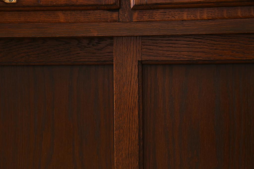 アンティーク家具　イギリスアンティーク　オーク材　引き戸付きのレトロな薄型シャツケース(チェスト、ドロワー、引き出し)(1)