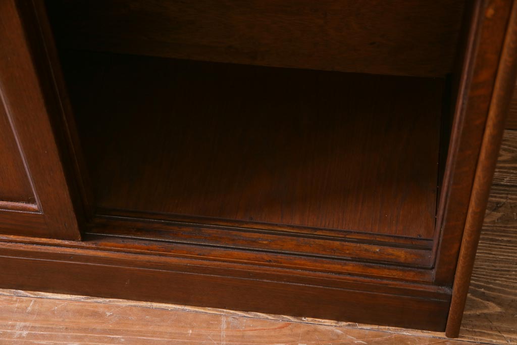 ビンテージ家具　イギリスアンティーク　オーク材　引き戸付きのレトロな薄型シャツケース(チェスト、ドロワー、引き出し)(2)