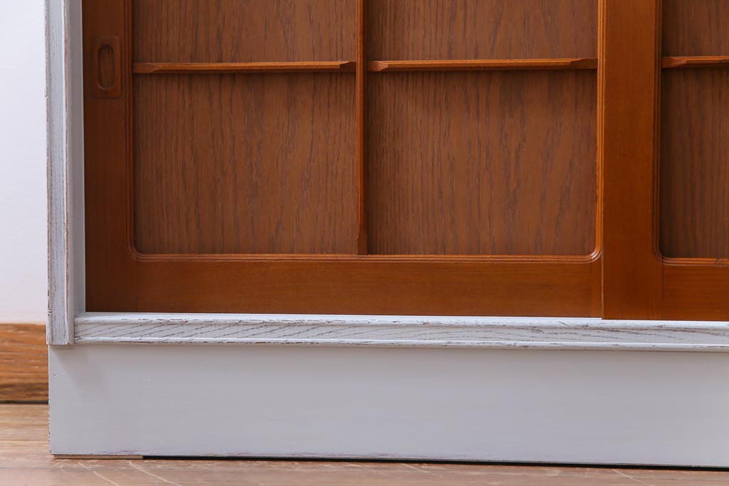 ジャパンビンテージ　ペイント家具　レトロな雰囲気が魅力的なカップボード(食器棚、収納棚)