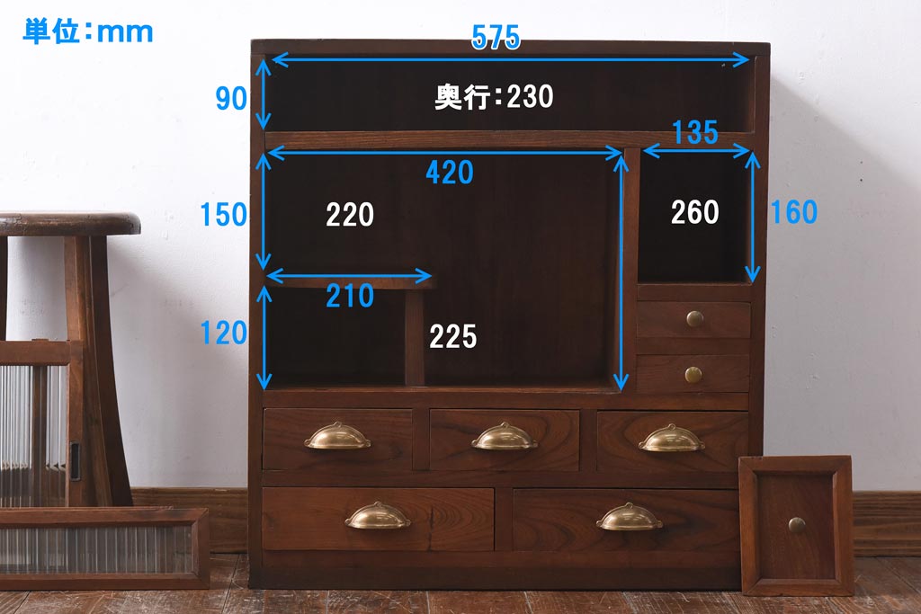 レトロ家具　昭和初期　モールガラス入り　小振りなサイズが可愛らしいレトロな収納棚(戸棚)