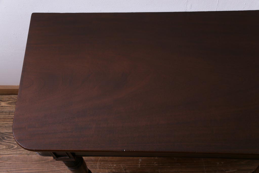 アンティーク家具　フランスアンティーク　マホガニー材天板一枚板　脚のデザインが上品なコンソールテーブル(サイドテーブル)