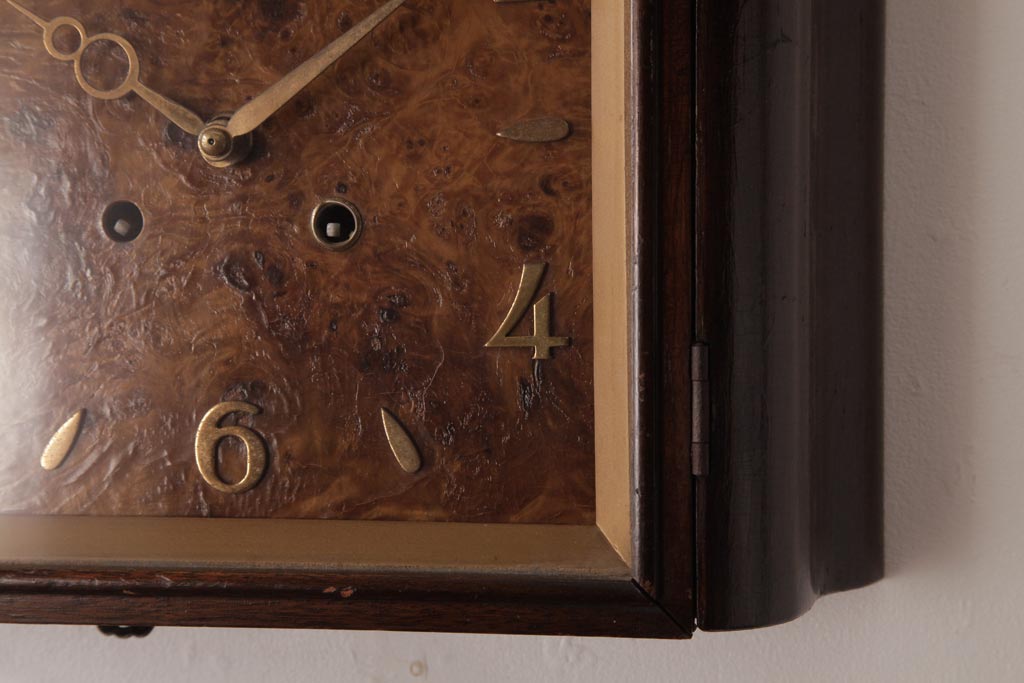 アンティーク雑貨　AICHI(アイチ、愛知時計電機)　手巻き式　シックなデザインの掛け時計(柱時計、振り子時計)