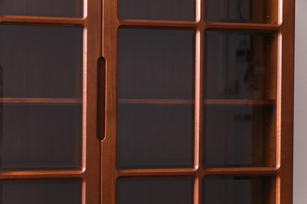 ヴィンテージ家具　ビンテージ　北欧風　チーク材　パーケット(寄せ木)の扉がおしゃれなキャビネット(食器棚、本棚)