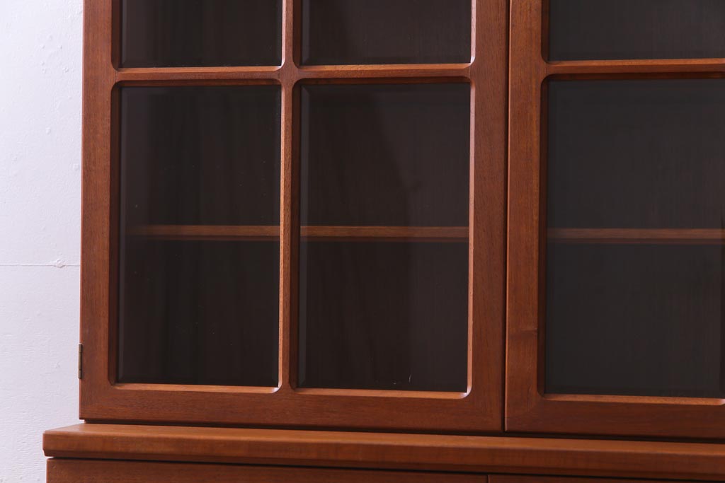 ヴィンテージ家具　ビンテージ　北欧風　チーク材　パーケット(寄せ木)の扉がおしゃれなキャビネット(食器棚、本棚)