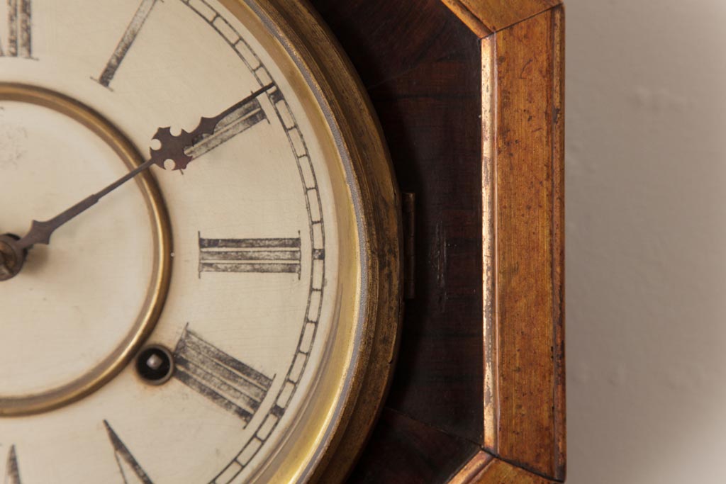 アンティーク雑貨　アメリカ製　ウォーターベリー社(Waterbury)　アンティークのゼンマイ式振り子時計(柱時計、壁掛け時計)