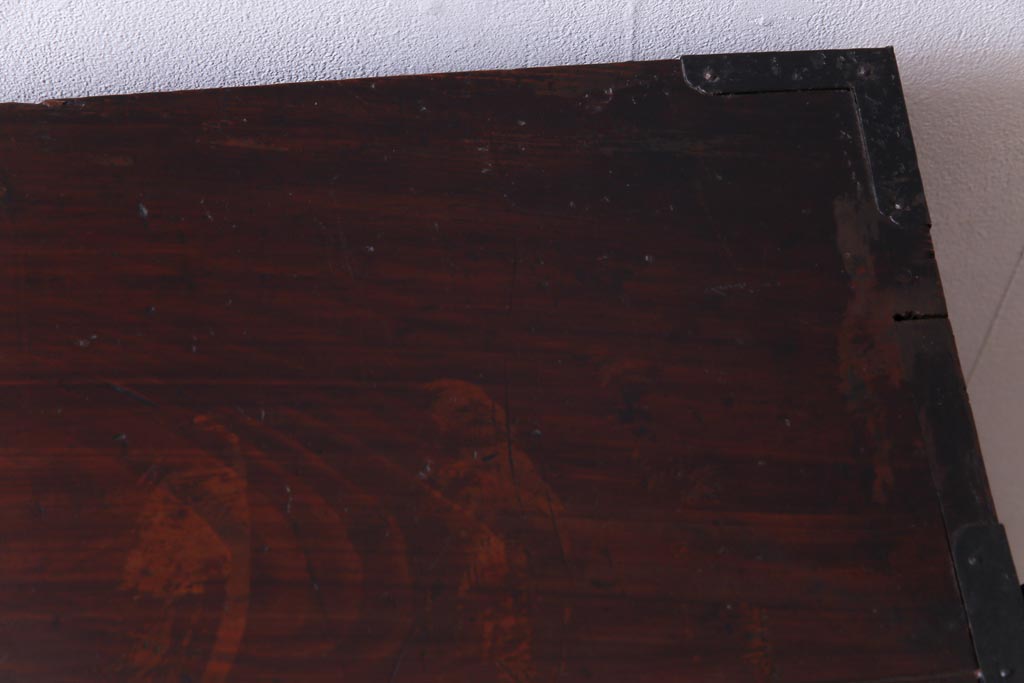 アンティーク家具　和製アンティーク　木地呂塗り　前面ケヤキ材　漆塗りが美しい菊唐草金具の仙台箪笥(野郎箪笥、衣装箪笥)