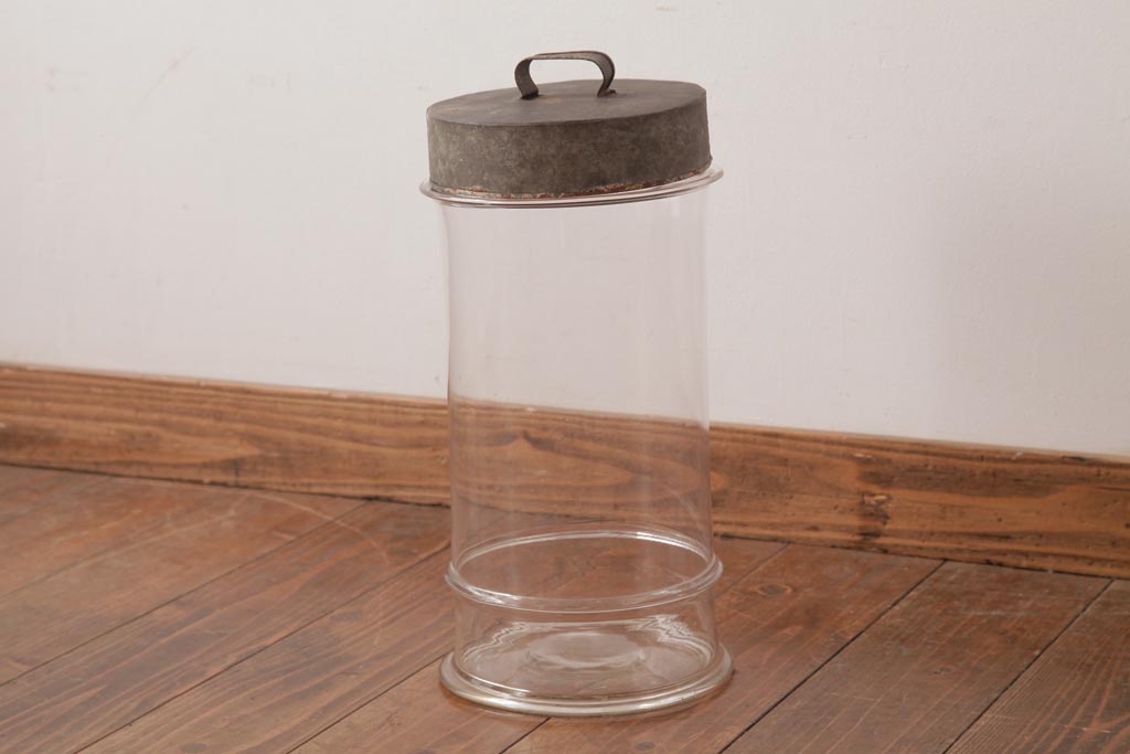 アンティーク雑貨　昭和レトロ　昔懐かしい雰囲気を演出する丸型ガラスビン(ガラス瓶、キャニスター)