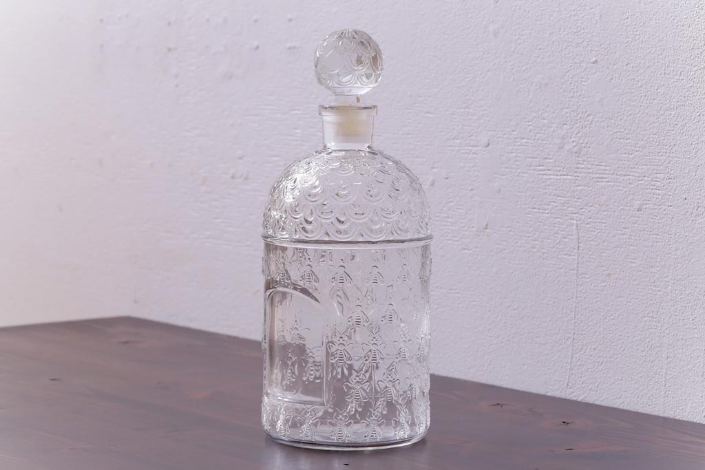 アンティーク雑貨 フランス GUERLAIN(ゲラン)社 蜂模様がデザインされた香水瓶(フレグランスボトル、ガラス瓶、ディスプレイ)(1)